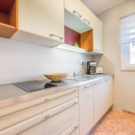 Malerisches Nur 500 Meter Zum Langen Mit Privatparkplatz, Balkon Apartment *