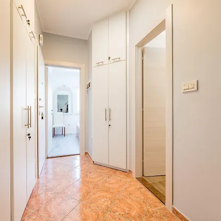 Malerisches Nur 500 Meter Zum Langen Mit Privatparkplatz, Balkon Appartement *