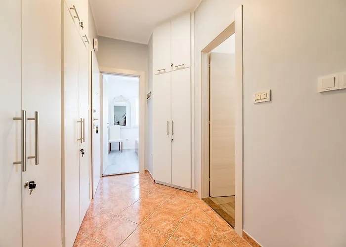 Malerisches Nur 500 Meter Zum Langen Mit Privatparkplatz, Balkon Appartement *